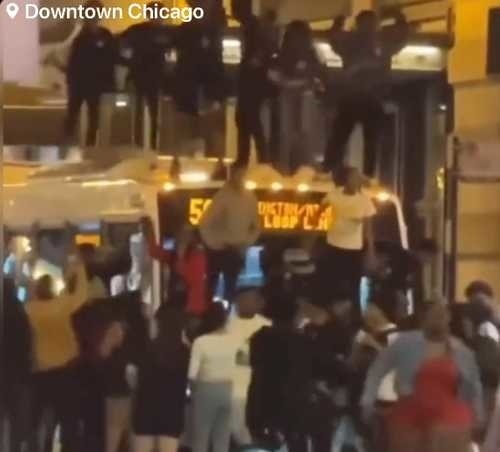 All Hell Breaks Out In Chicago As Hundreds Of Teenagers Wreak Havoc 75245_j2b2j1til6gvxpf_full